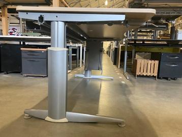 Verstelbaar bureau met slinger 180x90xH62-91 cm, 850 stuks - afbeelding 13 Verstelbaar bureau met slinger 180x90xH62-91 cm, 850 stuks - afbeelding 13