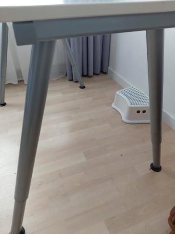 Wit Ikea Galant bureau 120x80 cm, in goede staat - afbeelding 9 Wit Ikea Galant bureau 120x80 cm, in goede staat - afbeelding 9