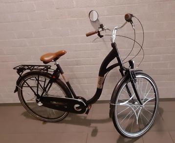 DAMES FIETS  MERK ALTEC EASY  MET EXTRA LAGE INSTAP 