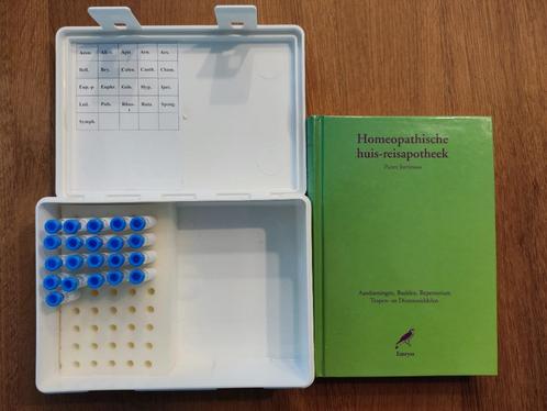 EHBO-boekje 'Homeopatische huis-reisapotheek' en 21 middelen, Boeken, Gezondheid, Dieet en Voeding, Zo goed als nieuw, Gezondheid en Conditie