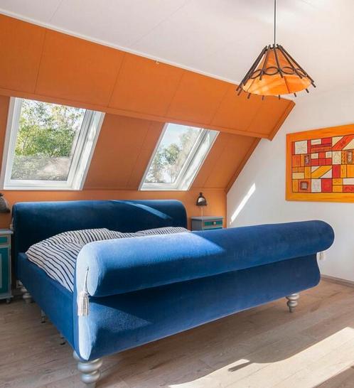 Mooie blauwe velours bed ombouw met kussens en spiegel, Huis en Inrichting, Slaapkamer | Bedden, Zo goed als nieuw, Tweepersoons