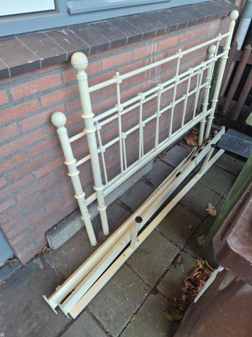 Bedframe 140x200 Gratis vandaag ophalen weg is weg