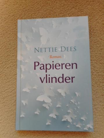 Papieren vlinder van Nettie Dees Nieuw