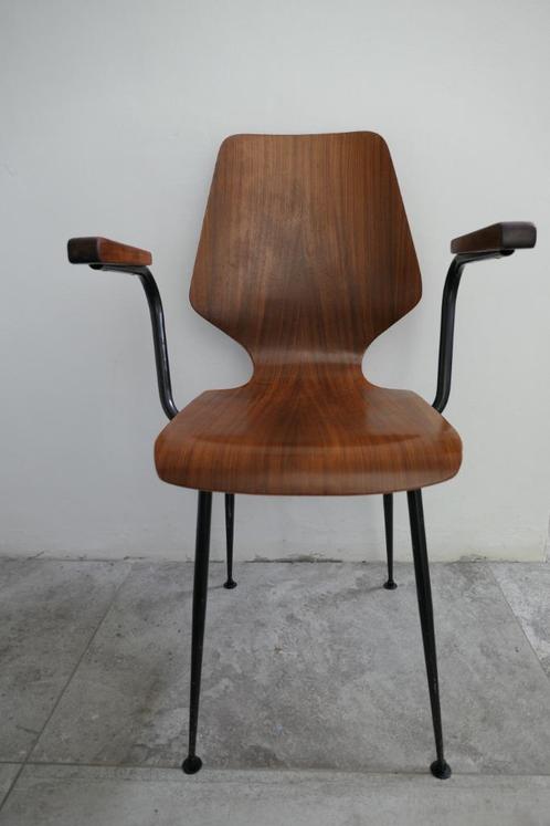 Vintage plywood teak stoel Carlo Ratti stijl met armleuning, Huis en Inrichting, Stoelen, Zo goed als nieuw, Eén, Metaal, Ophalen of Verzenden
