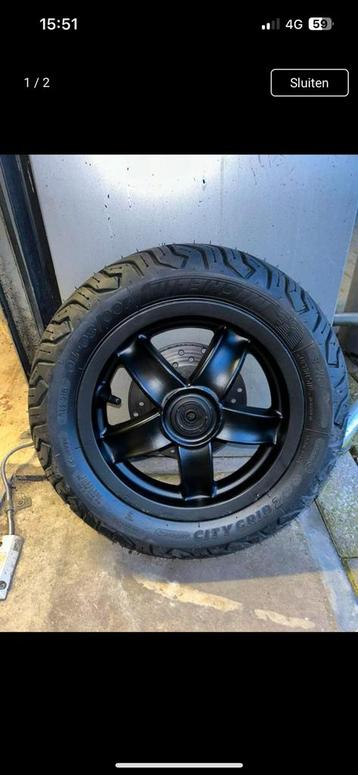 Piaggio zip voorvelg met gloednieuw michelin citygrip 2