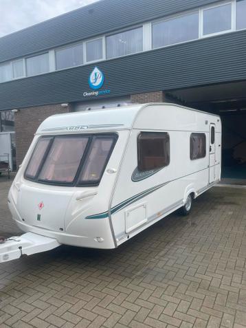 super mooie 6 persoons caravan met 2 stapelbedden!