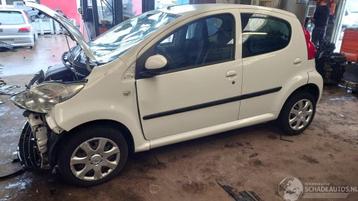 Peugeot 107 2010 1.0 12v 1KRFE Wit onderdelen