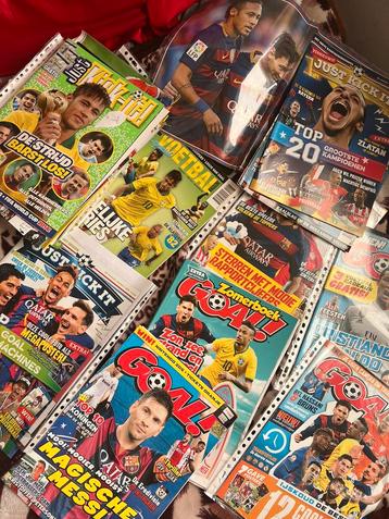 Mega veel voetbal tijdschriften en posters 