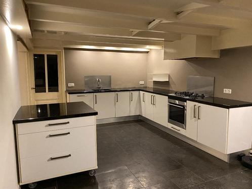 Complete keuken met Siemens inbouwapparatuur, Huis en Inrichting, Keuken | Complete keukens, Gebruikt, Hoekkeuken, Wit, Composiet