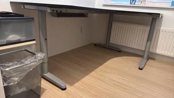 Ikea Galant Bureau - In hoogte verstelbaar - afbeelding 3 Ikea Galant Bureau - In hoogte verstelbaar - afbeelding 3