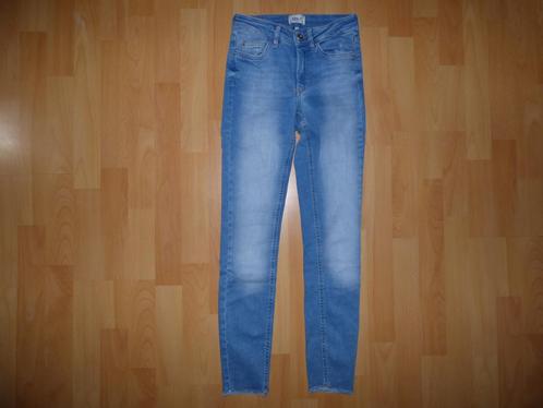 Only Light Blue Denim enkelbroek, maat XS 32 ZGAN!, Kleding | Dames, Spijkerbroeken en Jeans, Zo goed als nieuw, W27 (confectie 34) of kleiner