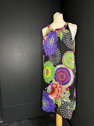 Leuke gekleurde dames jurk van DESIGUAL maat 40