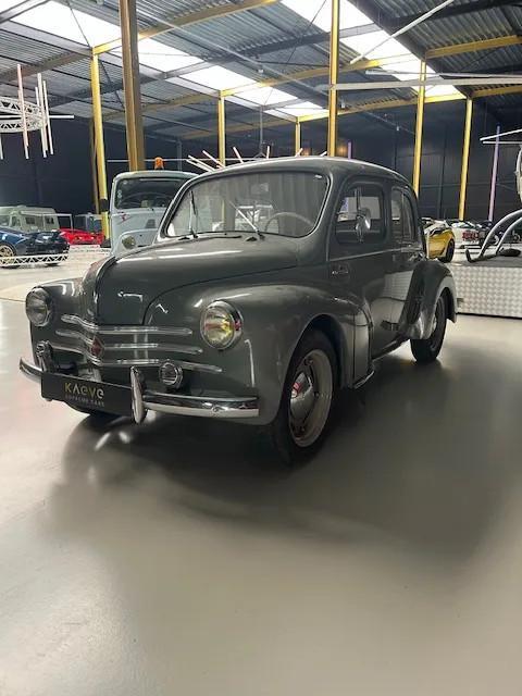 Renault R4 CV (bj 1955), Auto's, Oldtimers, Bedrijf, Te koop, Metallic lak, Renault, Benzine, Overige carrosserieën, Handgeschakeld