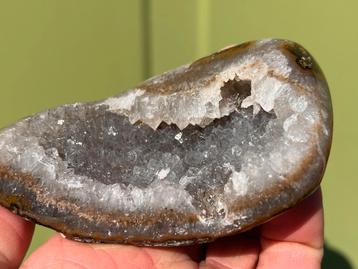 Agaat met Druzy kristallen gedeelte gepolijst mineralen 