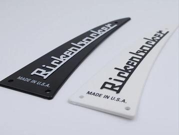 Rickenbacker headstock cover zwart of wit met opgellegde let