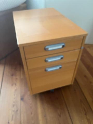 IKEA hoekbureau met extra's - afbeelding 4 IKEA hoekbureau met extra's - afbeelding 4