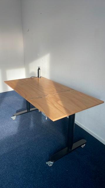 Ikea Bekant zit-sta bureau, eletrisch verstelbaar, 4 stuks - afbeelding 2 Ikea Bekant zit-sta bureau, eletrisch verstelbaar, 4 stuks - afbeelding 2