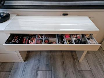 Ikea Malm make up tafel met glasplaat - afbeelding 5 Ikea Malm make up tafel met glasplaat - afbeelding 5