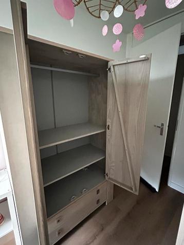 Babykamer kast met wandplank - afbeelding 2 Babykamer kast met wandplank - afbeelding 2