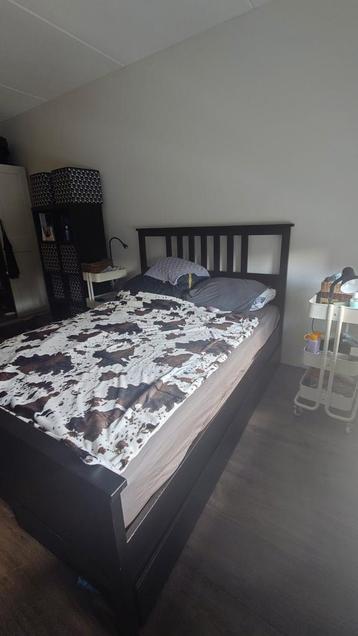 IKEA HEMNES bedframe met 4 bijpassende lades. - afbeelding 2 IKEA HEMNES bedframe met 4 bijpassende lades. - afbeelding 2