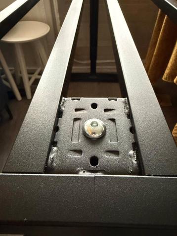 bekant bureau ikea 140x60 zwart/bruin - afbeelding 4 bekant bureau ikea 140x60 zwart/bruin - afbeelding 4