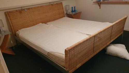 2 persoons bed, Huis en Inrichting, Slaapkamer | Bedden, Zo goed als nieuw, Tweepersoons, 180 cm, 200 cm, Overige materialen, Bruin