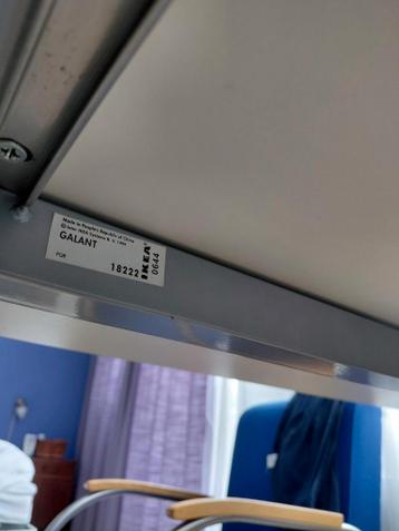 Wit Ikea Galant bureau 120x80 cm, in goede staat - afbeelding 8 Wit Ikea Galant bureau 120x80 cm, in goede staat - afbeelding 8