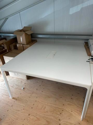 2x Dubbel bureau van ikea BEKANT met stekkerdoos houder - afbeelding 2 2x Dubbel bureau van ikea BEKANT met stekkerdoos houder - afbeelding 2