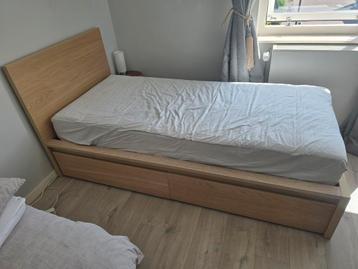 Malm bed X 2, Prijs per bed - afbeelding 1 Malm bed X 2, Prijs per bed - afbeelding 1
