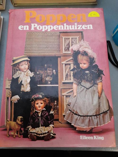 Poppen en Poppen huizen boek, Boeken, Hobby en Vrije tijd, Zo goed als nieuw, Ophalen of Verzenden