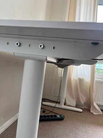 IKEA BEKANT Zit-Sta Bureau 160x80 - Gedemonteerd - afbeelding 3 IKEA BEKANT Zit-Sta Bureau 160x80 - Gedemonteerd - afbeelding 3