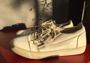 Witte sneakers met sierrietsen veters diverse schoenen 