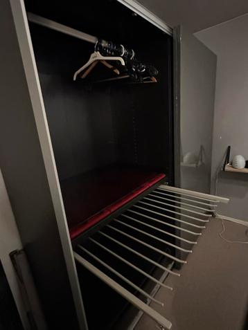 IKEA Pax Kast Bruin/Zwart met grijze hoogglans schuifdeuren - afbeelding 5 IKEA Pax Kast Bruin/Zwart met grijze hoogglans schuifdeuren - afbeelding 5