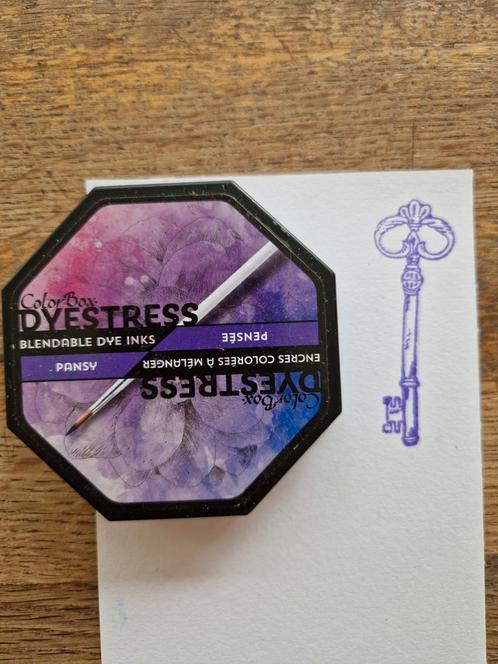 Colour box dyestress inkt - pansy, Hobby en Vrije tijd, Stempelen, Zo goed als nieuw, Clearstamp, Ophalen of Verzenden