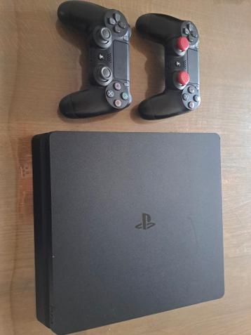 Playstation 4 Slim met 2 controllers en 8 games