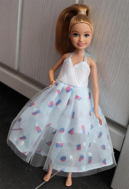 Barbie kleding nieuw - Jurk voor Stacie blauw wit, Kinderen en Baby's, Speelgoed | Poppen, Nieuw, Barbie, Ophalen of Verzenden