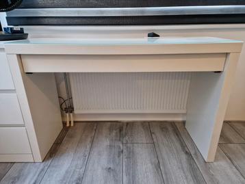Ikea Malm make up tafel met glasplaat - afbeelding 2 Ikea Malm make up tafel met glasplaat - afbeelding 2