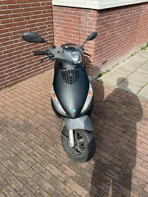 Piaggo Zip 2017 (blauw kenteken), Fietsen en Brommers, Scooters | Piaggio, Gebruikt, Zip, Maximaal 25 km/u, Benzine, Ophalen