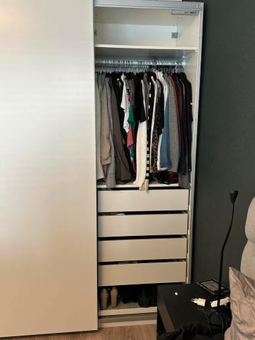 2 witte IKEA PAX kasten met schuifdeuren (4 delen totaal) - afbeelding 5 2 witte IKEA PAX kasten met schuifdeuren (4 delen totaal) - afbeelding 5