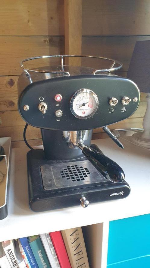 Illy X1 Francis&Francis Ipperespresso espressoapparaat, Witgoed en Apparatuur, Koffiezetapparaten, Gebruikt, Koffiepads en cups