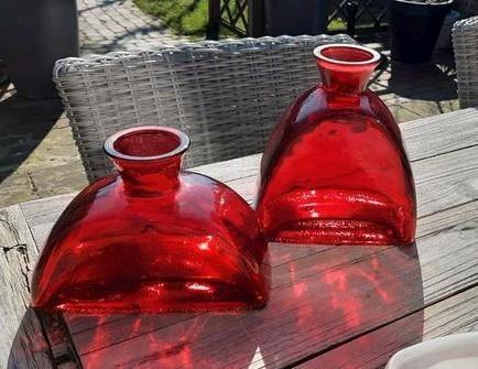 Twee mooie rode glazen vazen, Huis en Inrichting, Woonaccessoires | Vazen, Zo goed als nieuw, Rood, Glas, Ophalen
