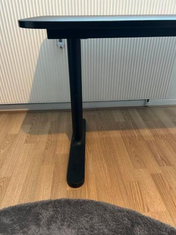 IKEA Bekant Bureau 140x60 - In Hoogte Verstelbaar - afbeelding 4 IKEA Bekant Bureau 140x60 - In Hoogte Verstelbaar - afbeelding 4