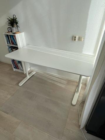 Bureau Ikea - In hoogte verstelbaar - afbeelding 2 Bureau Ikea - In hoogte verstelbaar - afbeelding 2