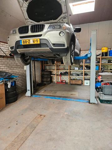 Twee koloms hefbrug in goede staat. Weinig gebruikt, alleen 