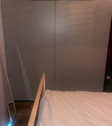 Nette IKEA PAX kast in beige/taupe kleur met schuifdeuren - afbeelding 2 Nette IKEA PAX kast in beige/taupe kleur met schuifdeuren - afbeelding 2