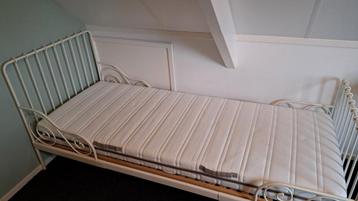 Wit metalen bedframe - Ikea meegroei meiden bed - afbeelding 3 Wit metalen bedframe - Ikea meegroei meiden bed - afbeelding 3