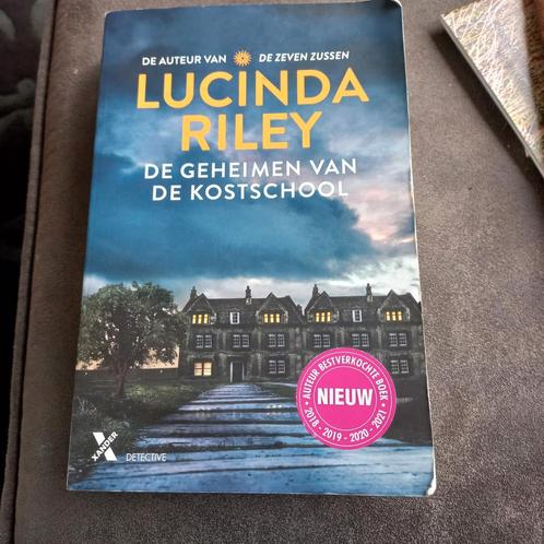 Lucinda Riley - De geheimen van de kostschool, Boeken, Detectives, Gelezen, Ophalen of Verzenden
