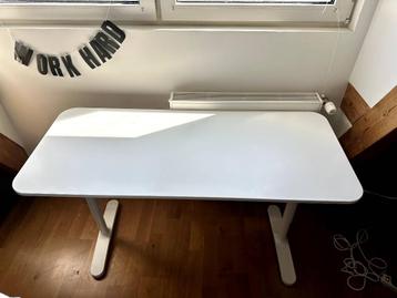 IKEA BEKANT tafelblad en onderstel, wit, 12080 cm - afbeelding 3 IKEA BEKANT tafelblad en onderstel, wit, 12080 cm - afbeelding 3