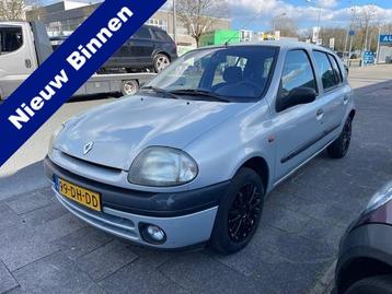 Renault Clio 1.4 RT, leuke auto met een nieuwe APK rijdt per