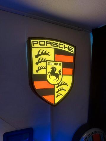 Verlicht muurbord / lichtbak van Porsche (Schild) WEG=WEG!